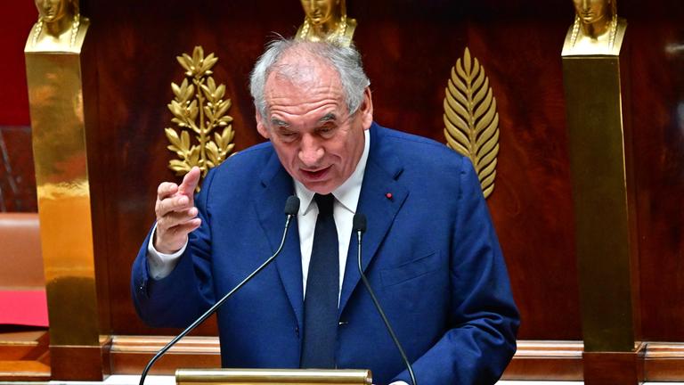 Frankreichs Premierminister Bayrou stellt im Parlament die Vertrauensfrage