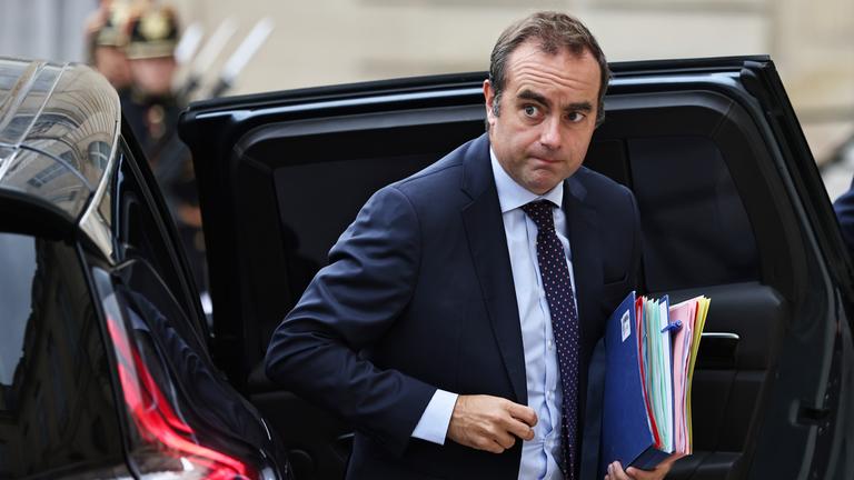 Der französischen Verteidigungsminister Sebastien Lecornu bei seiner Ankunft im Elysee-Palast in Paris.