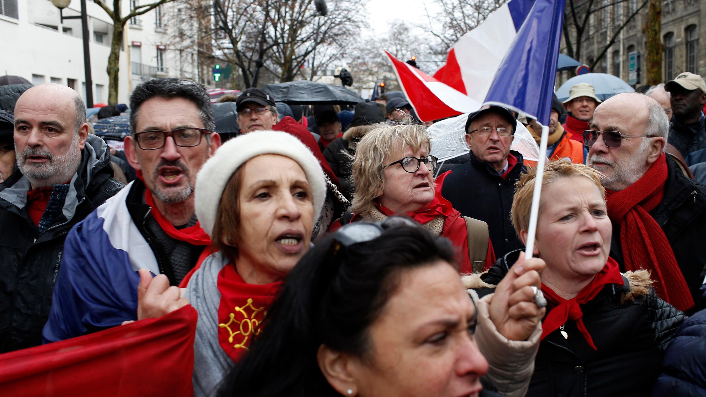 Pro-Marcon Gruppe demonstriert gegen Gelbwesten