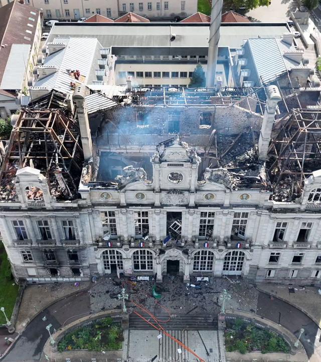 Frankreich: Rathaus von Limoges, nachdem es in Brand gesetzt worden war