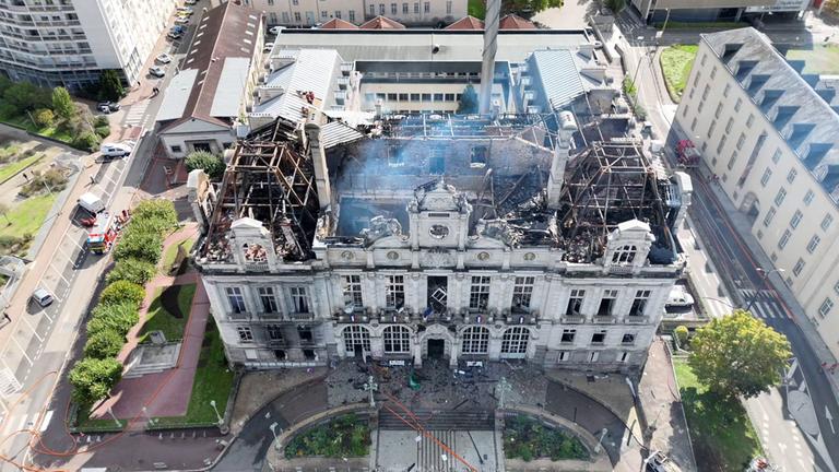 Frankreich: Rathaus von Limoges, nachdem es in Brand gesetzt worden war
