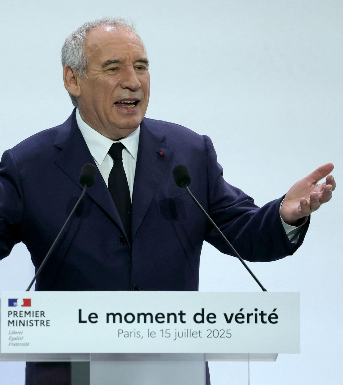 Frankreichs Premierminister Bayrou kündigt einen härteren Sparkurs an.