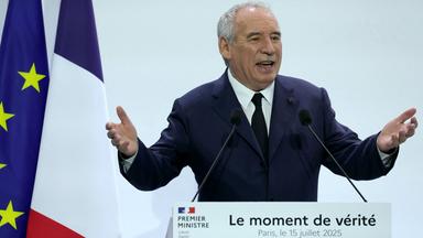 Frankreichs Premierminister Bayrou kündigt einen härteren Sparkurs an.