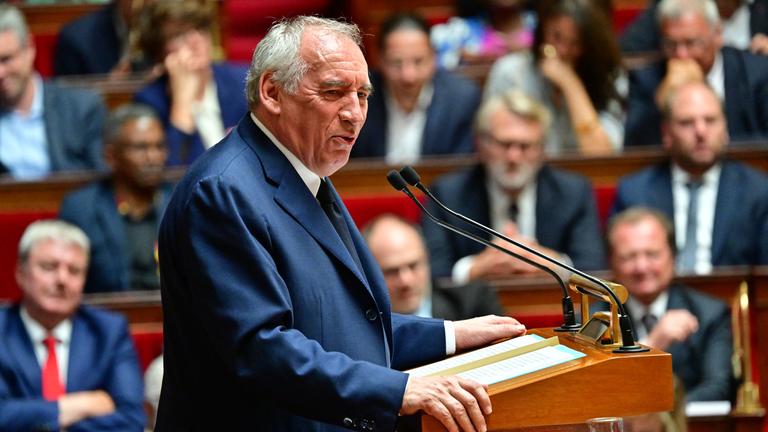 Frankreichs Premierminister Bayrou stellt im Parlament die Vertrauensfrage