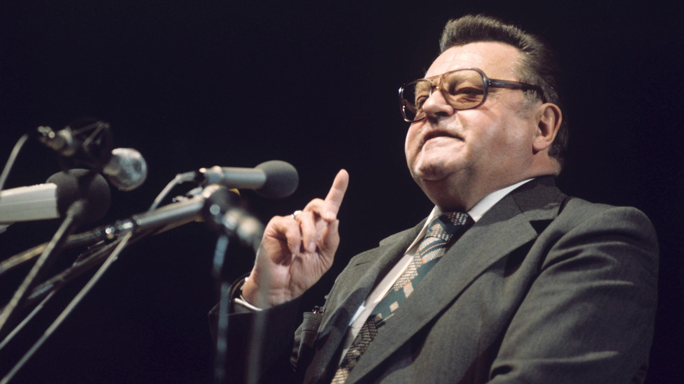 Franz-Josef Strauß am Rednerpult 