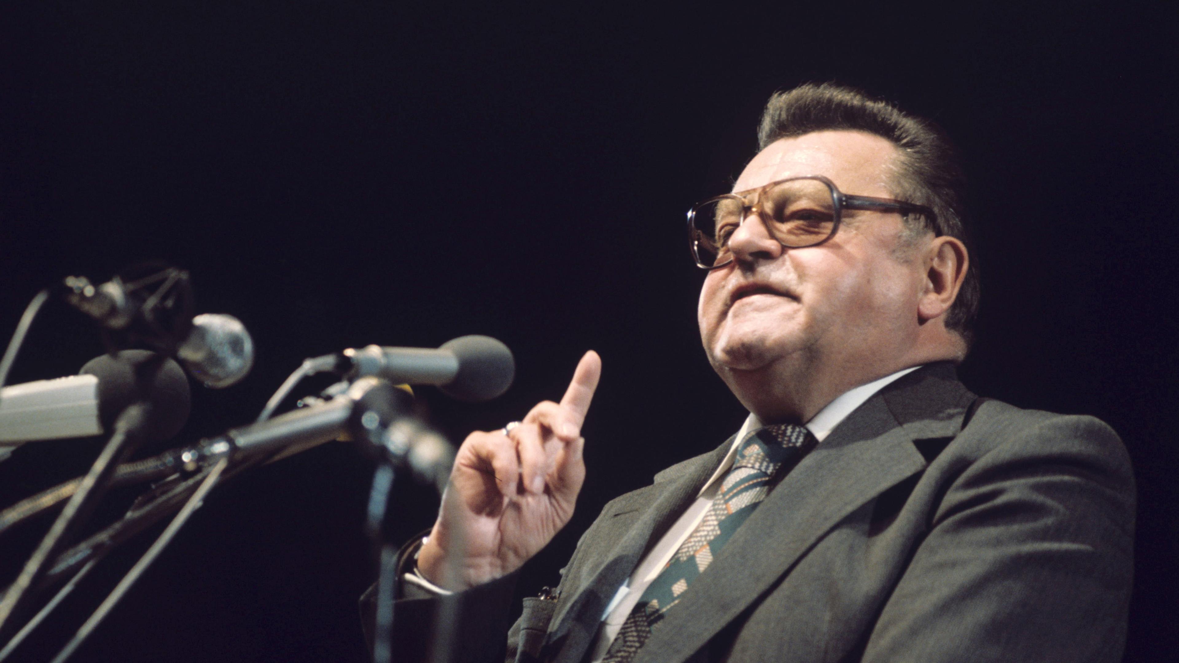 Franz-Josef Strauß am Rednerpult 