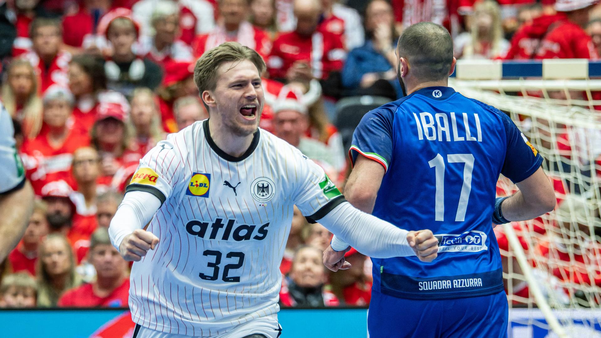 Handball-WM: Franz Semper jubelt im Spiel gegen Italien mit geballter Faust