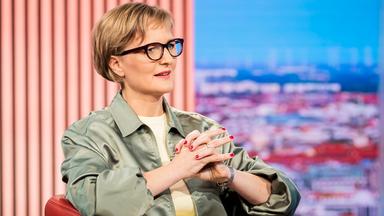 Franziska Brantner, Bundesvorsitzende von Bündnis 90/Die Grünen, sitzt vor Beginn der Aufzeichnung des ARD-Sommerinterviews im "Bericht aus Berlin" im ARD-Hauptstadtstudio. 