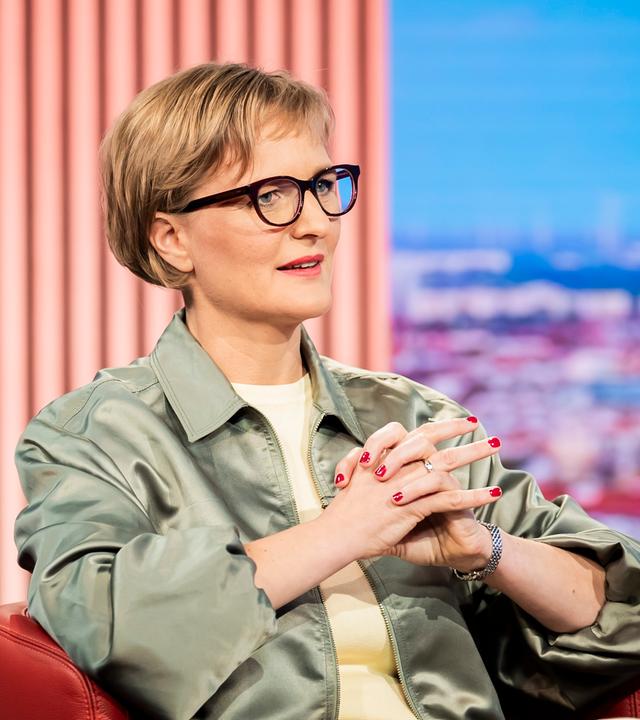 Franziska Brantner, Bundesvorsitzende von Bündnis 90/Die Grünen, sitzt vor Beginn der Aufzeichnung des ARD-Sommerinterviews im "Bericht aus Berlin" im ARD-Hauptstadtstudio. 