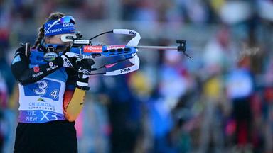 Deutschlands Franziska Preuss in Aktion beim Biathlon Weltcup in Ruhpolding.