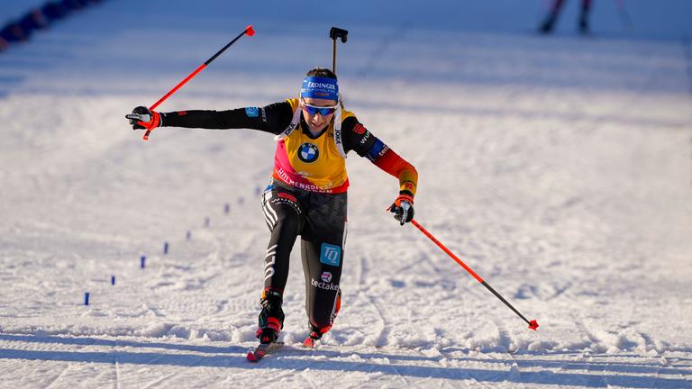 Norwegen, Oslo: Biathlon: Weltcup, Sprint 7,5 km, Damen. Franziska Preuss aus Deutschland im Ziel.