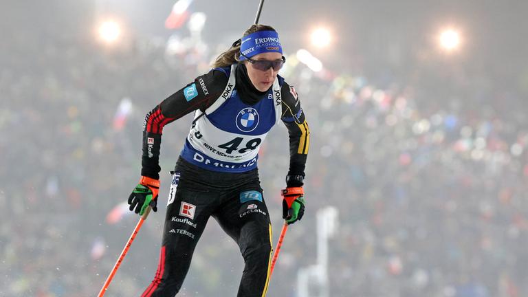 Franziska Preuss aus Deutschland beim Biathlon-Weltcup.