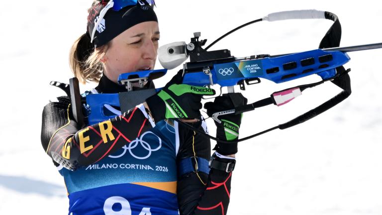 Franziska Preuss beim Anschießen vor dem Rennen am 08.02.2026 in Antholz.