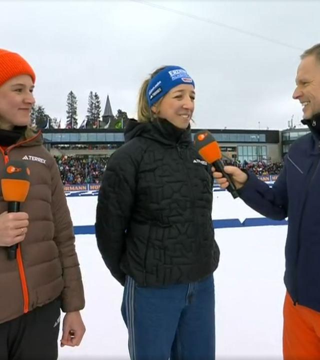 Ex-Biathletin Franzika Preuß (Mitte) im ZDF-Interview beim Biathlon-Weltcup in Oslo.