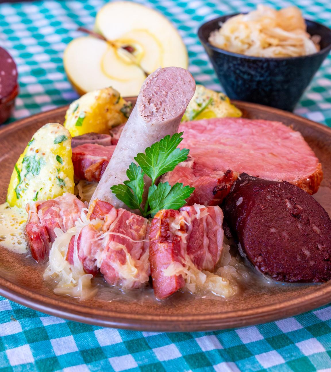 Teller mit Choucroute Royale