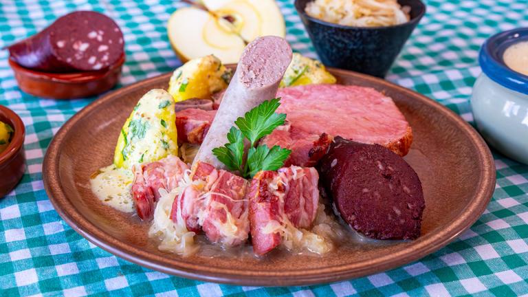 Teller mit Choucroute Royale