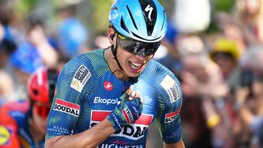 Der Franzose Paul Magnier vom Team jubelt über seinen Etappensieg bei der Deutschland Tour.