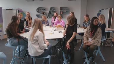 Frauen am Tisch