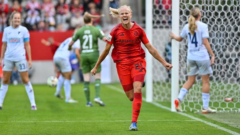 Frauen-Bundesliga; FC Bayern München Frauen - TSG 1899 Hoffenheim Frauen; 23.09.2024 Grenzenloser Jubel nach dem Treffer zum 2-1 für die FC Bayern Frauen durch Pernille Harder