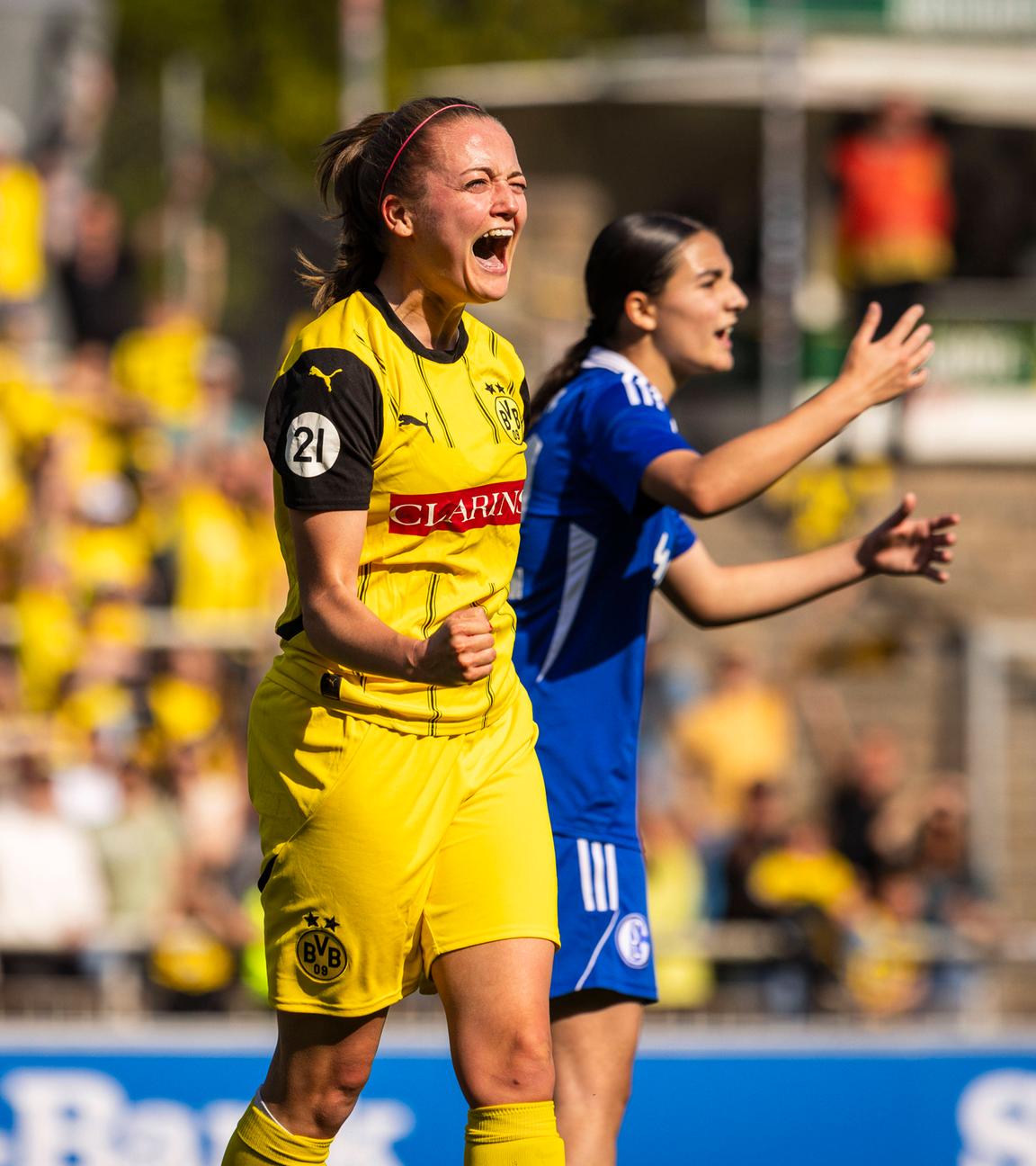 Dortmunds Marie Grothe jubelt nach ihrem Treffer gegen Schalke 04.
