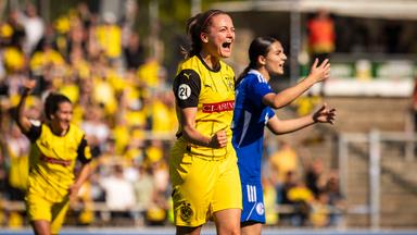 Dortmunds Marie Grothe jubelt nach ihrem Treffer gegen Schalke 04.