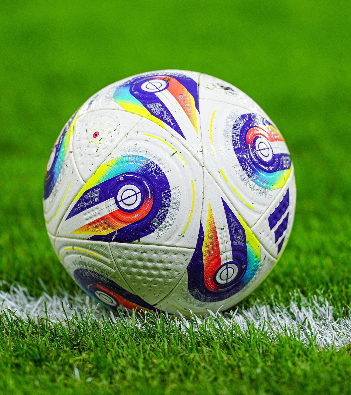 Der Adidas Spielball der Frauen Bundesliga.