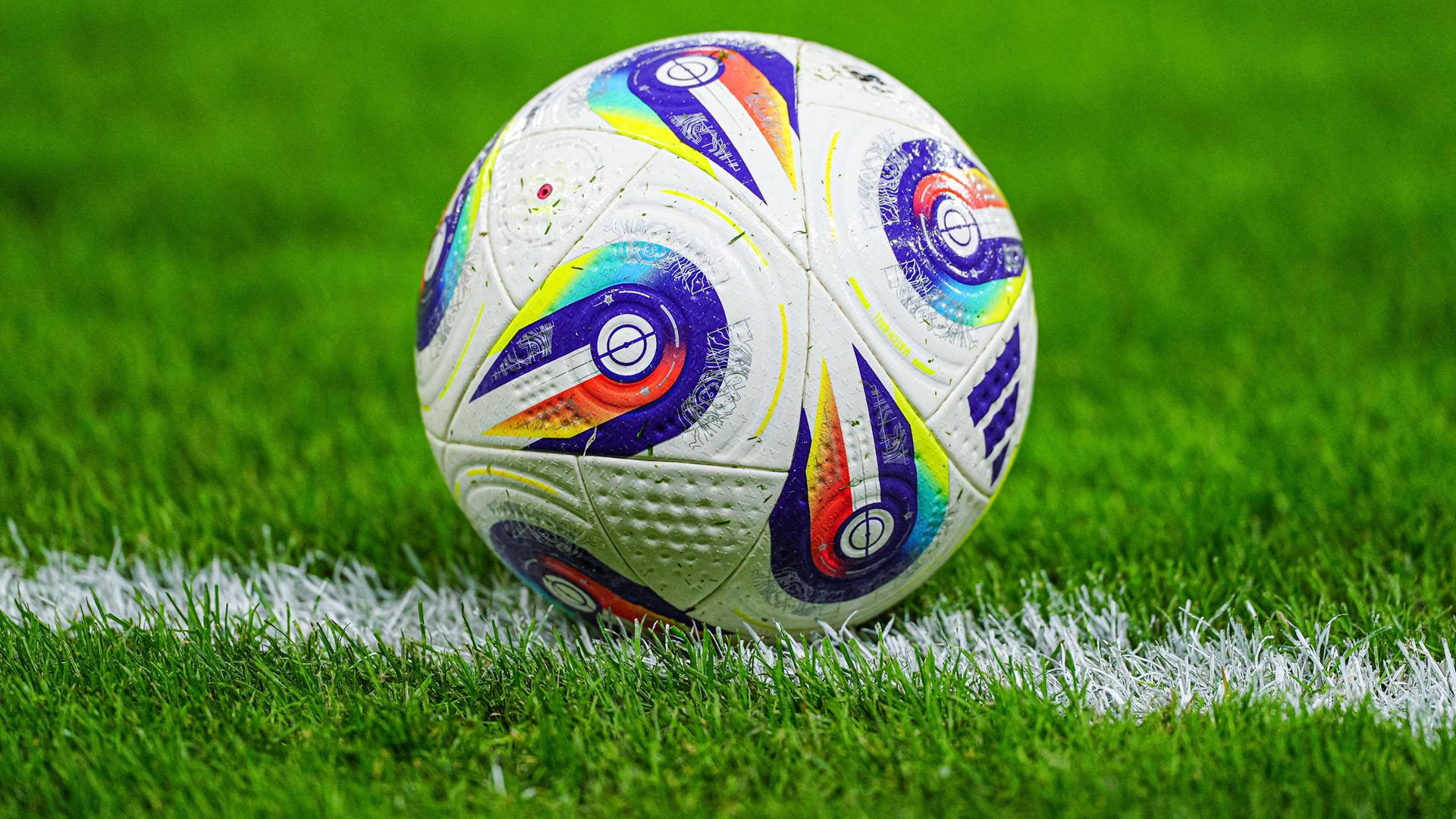 Der Adidas Spielball der Frauen Bundesliga.