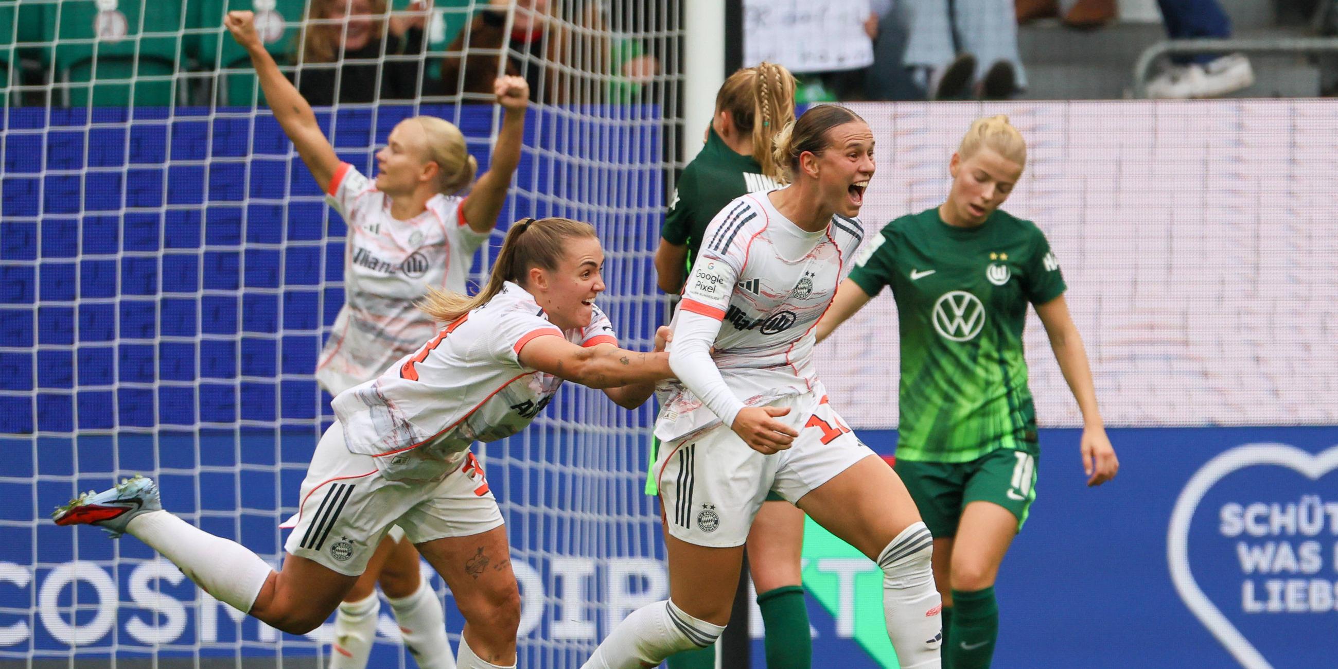 Torschützin Klara Bühl jubelt nach ihrem Tor zum 1:0 gegen den VfL Wolfsburg.