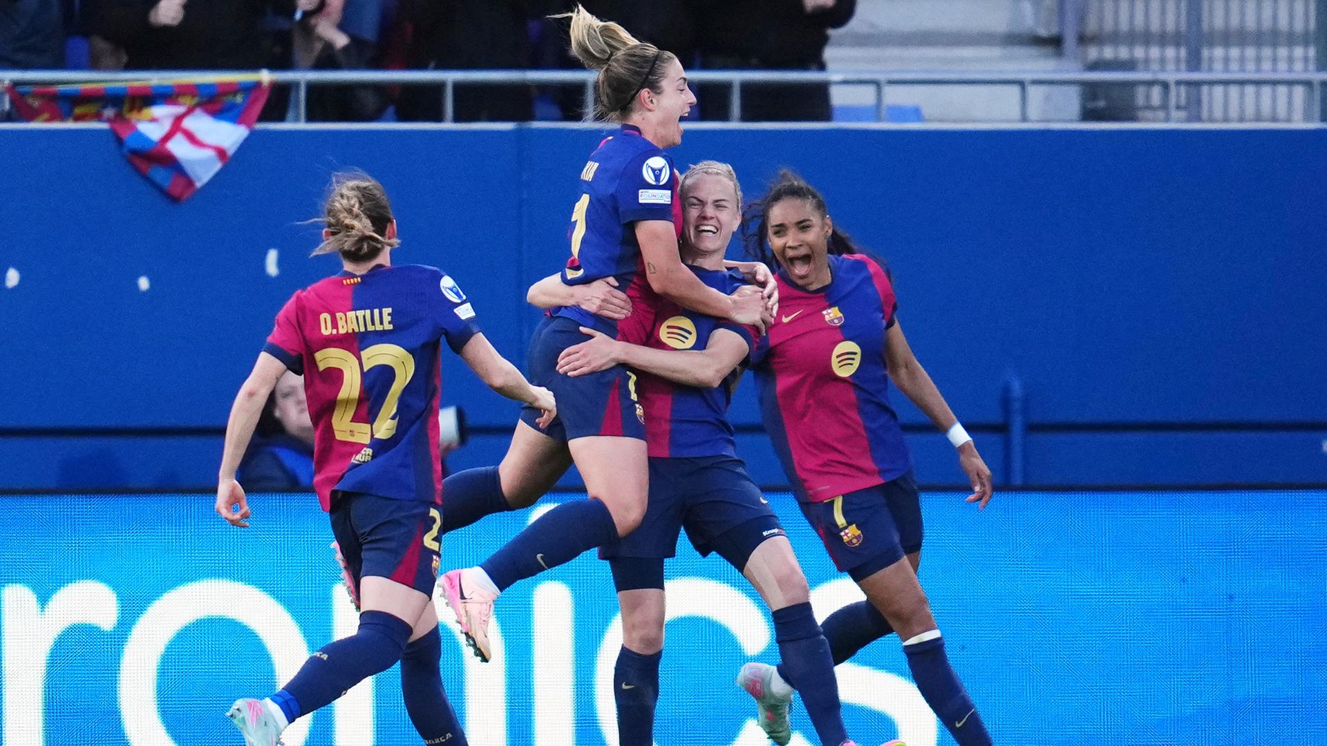 Barcelonas Irene Paredes jubelt mit ihrer Mannschaft nach ihrem Tor zum 3:1 gegen Chelsea FC.