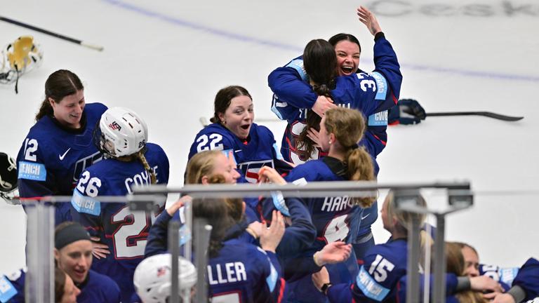 Die US-Frauen gewinnen das Spiel gegen Kanada und sind erneut Weltmeisterinnen.