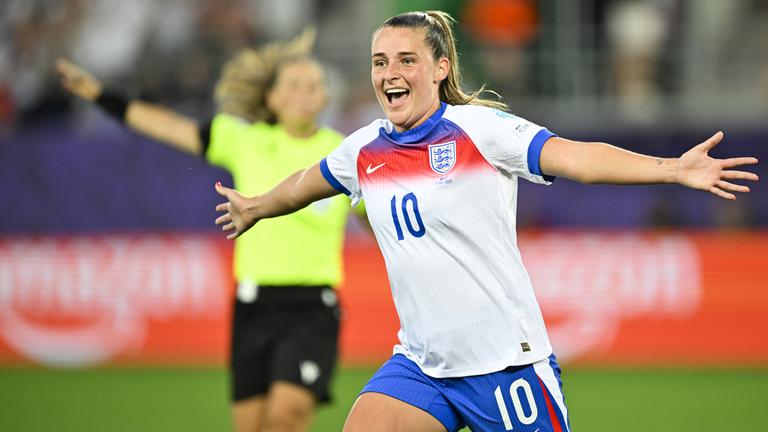 Englands Ella Toone nach ihrem Tor zum 2:0: Die Mittelfeldspielerin steht bei Manchester United unter Vertrag.