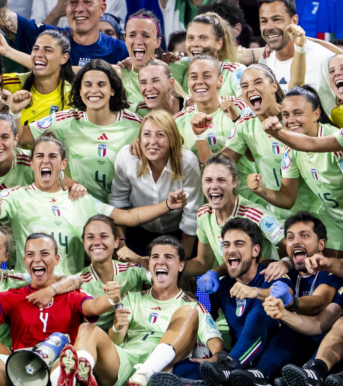 Die Italienische Mannschaft jubelt nach ihrem Sieg gegen Italien.