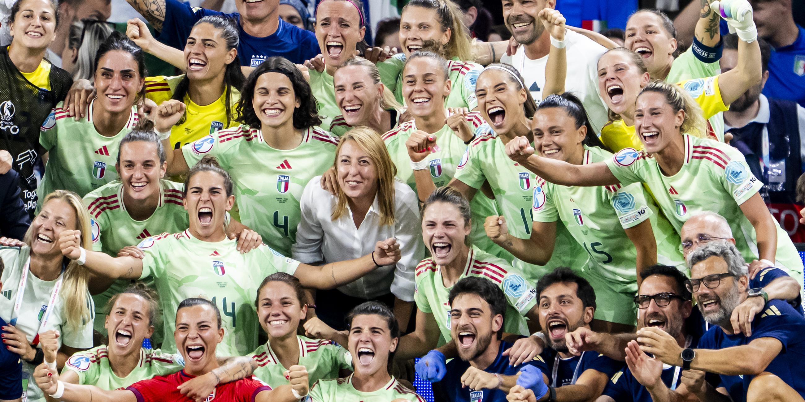 Die Italienische Mannschaft jubelt nach ihrem Sieg gegen Italien.
