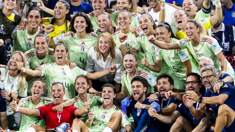 Die Italienische Mannschaft jubelt nach ihrem Sieg gegen Italien.