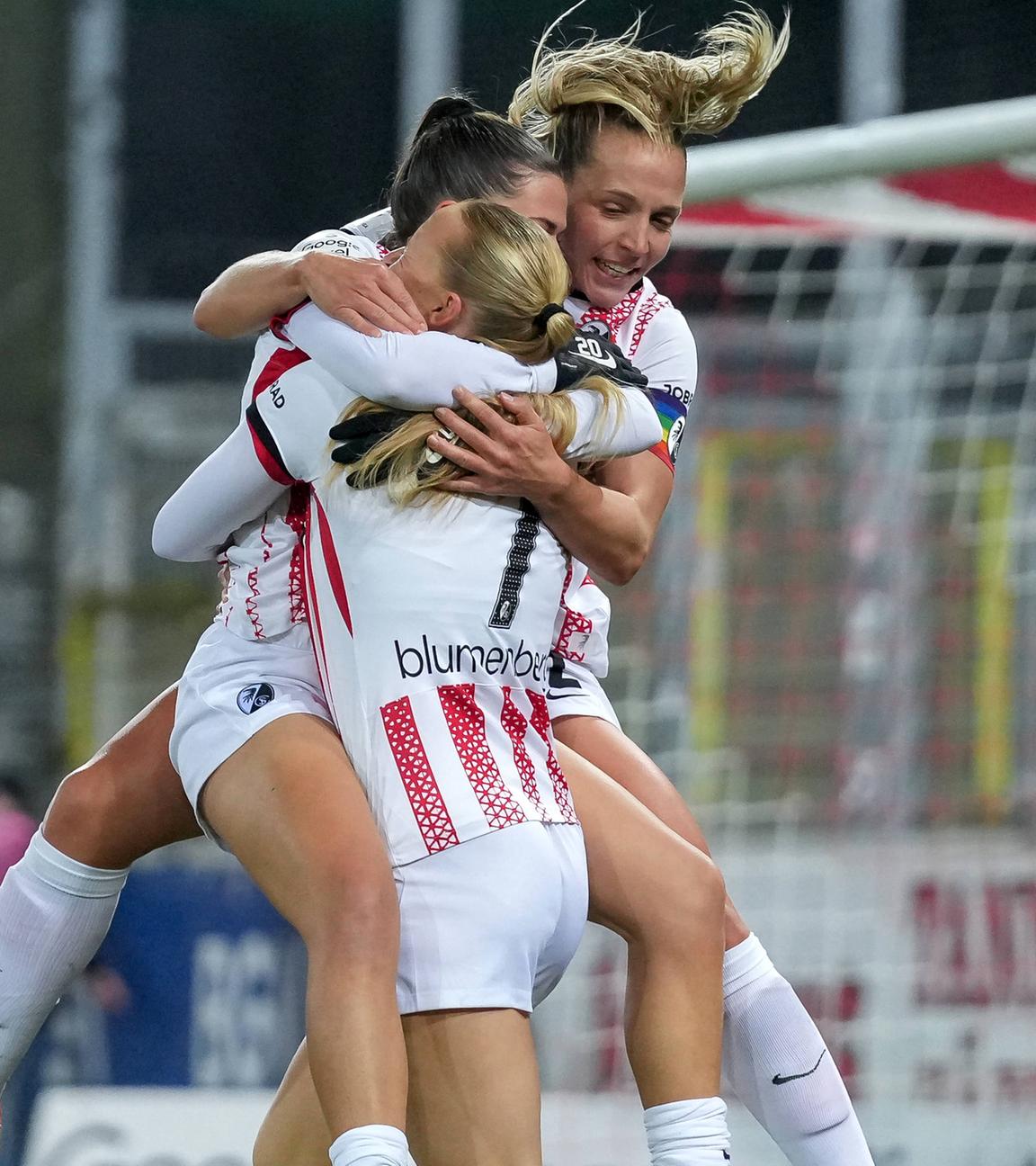 SC Freiburg: Lisa Karl (02), Leela Egli (20), Tessa Blumenberg (07) 