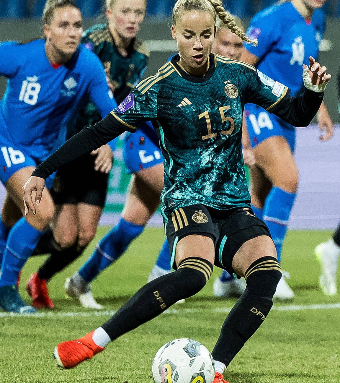 Giulia Gwinn (Deutschland, 15) schiesst den Elfmeter zum 0:1.