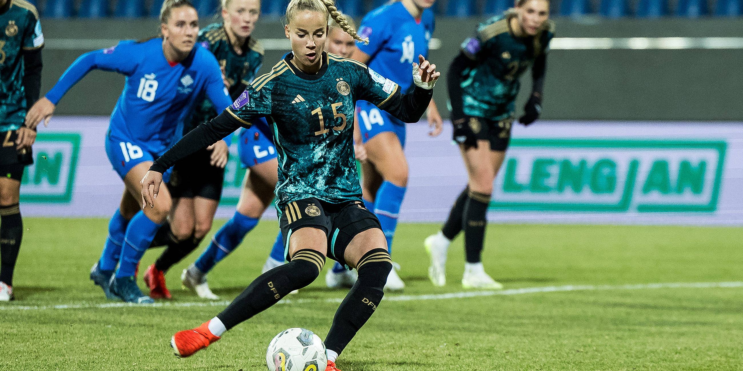 Giulia Gwinn (Deutschland, 15) schiesst den Elfmeter zum 0:1.