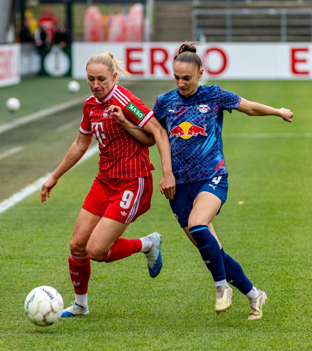 Pauline Bremer und Zenia Mertens am 31.10.26