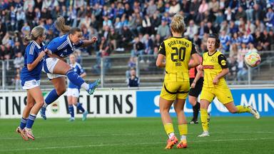 Frauen-Westfalenliga 2024 2025: FC Schalke 04 - Borussia Dortmund: Volleyschuss durch Michelle Biskup