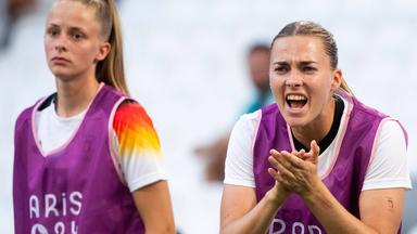 Laura Freigang (Deutschland, 10) motiviert ihr Team.