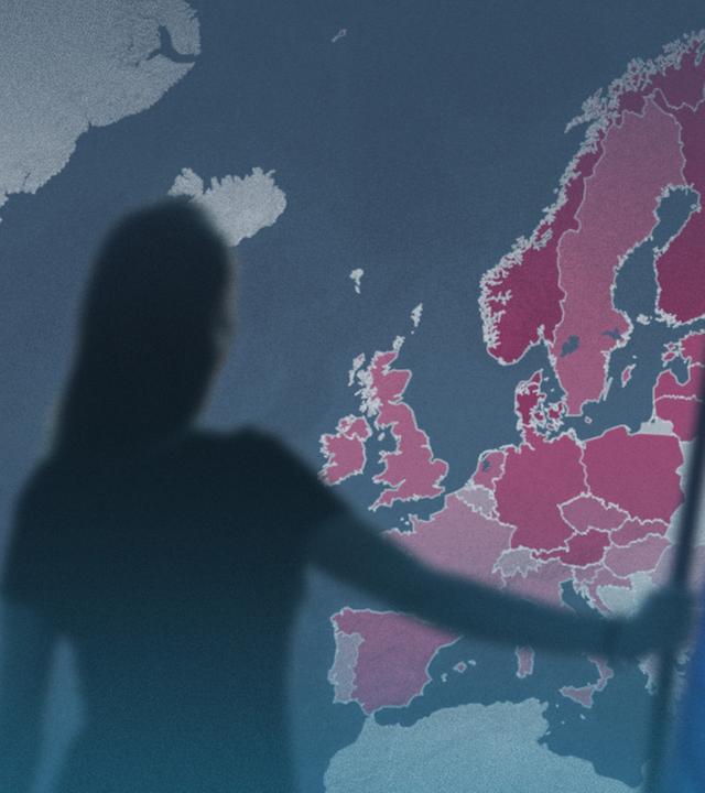 Euopakarte und die Silhouette einer Frau mit der EU-Flagge in der Hand