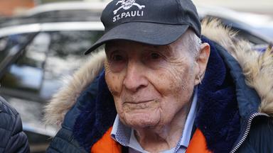 Das Bild zeigt den 95-jährigen Sänger Freddy Quinn