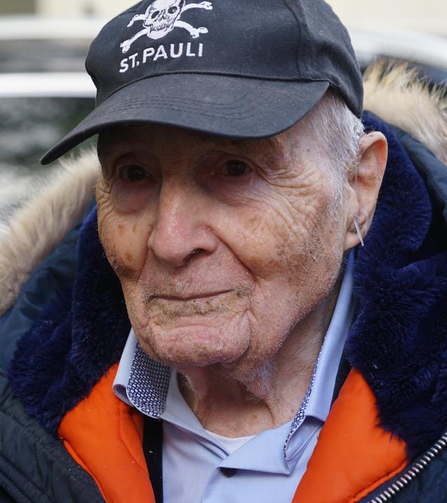 Das Bild zeigt den 95-jährigen Sänger Freddy Quinn