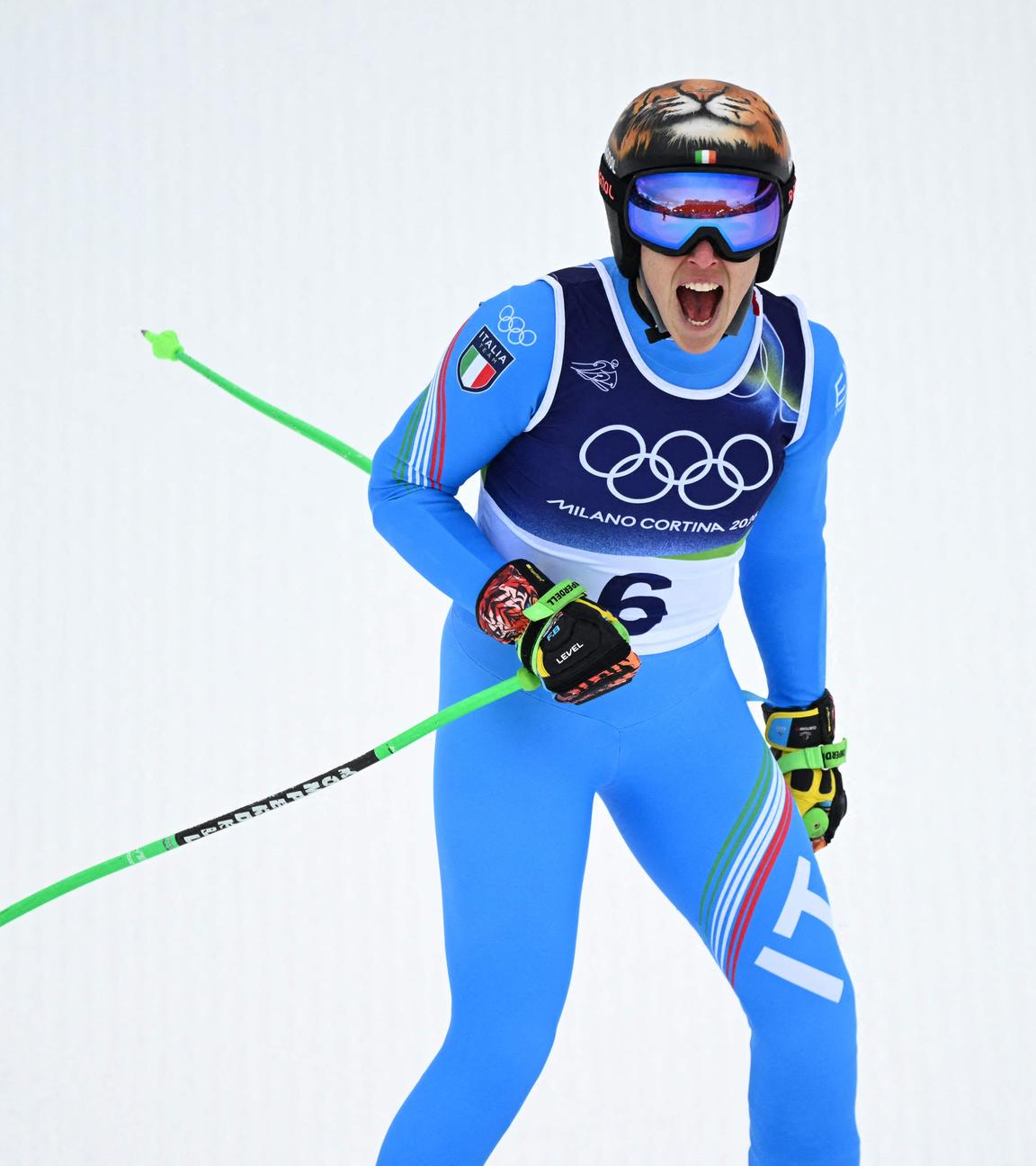 Federica Brignone jubelt im Zielbereich nach ihrem Super-G-Wettbewerb der Frauen in Cortina d'Ampezzo am 12. Februar 2026.