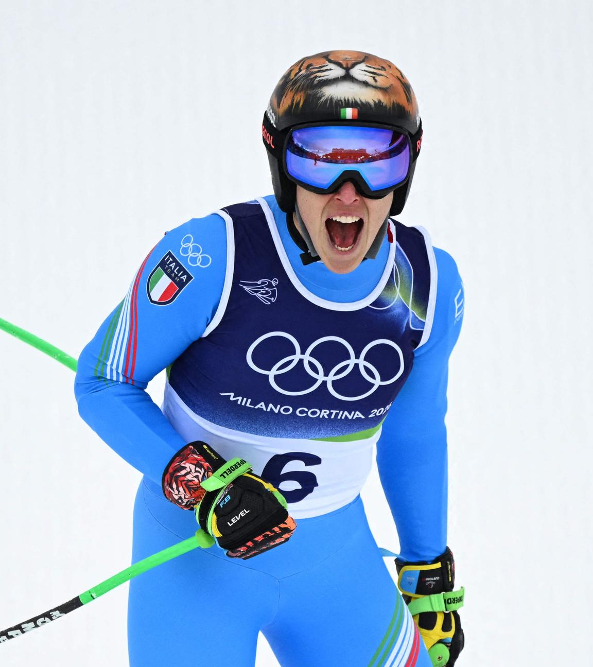 Federica Brignone jubelt im Zielbereich nach ihrem Super-G-Wettbewerb der Frauen in Cortina d'Ampezzo am 12. Februar 2026.