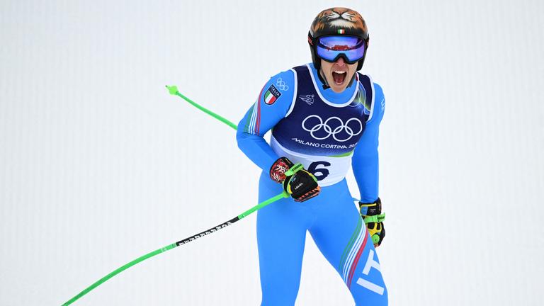 Federica Brignone jubelt im Zielbereich nach ihrem Super-G-Wettbewerb der Frauen in Cortina d'Ampezzo am 12. Februar 2026.