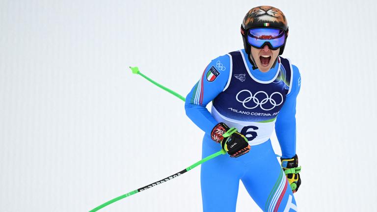 Federica Brignone jubelt im Zielbereich nach ihrem Super-G-Wettbewerb der Frauen in Cortina d'Ampezzo am 12. Februar 2026.