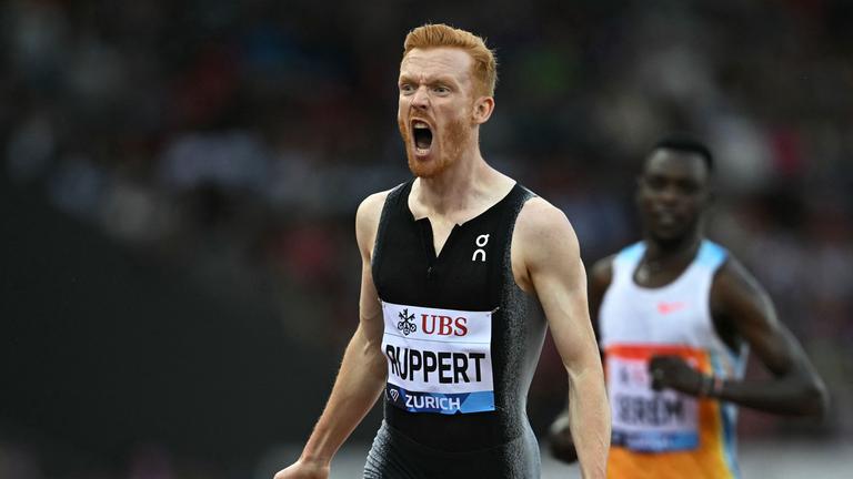 3.000-Meter-Hindernisläufer Frederik Ruppert bejubelt seinen Sieg beim Diamond-League-Meeting in Zürich