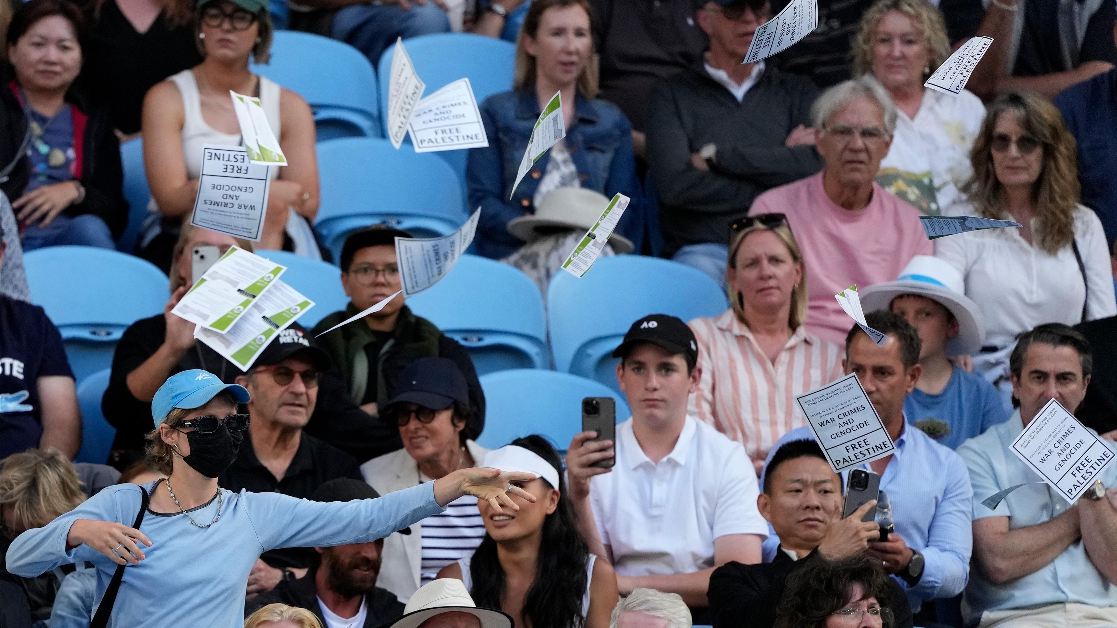 "Free Palestine"-Flaggen bei der Australian Open, aufgenommen am 22.01.2024 in Melbourne (Australien)