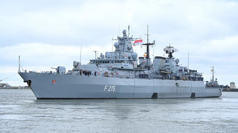 Auslaufen der Fregatte "Brandenburg"